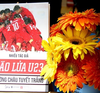 Ra mắt cuốn sách đầu tiên về U23 Việt Nam “Bão lửa U23 - Thường Châu tuyết trắng